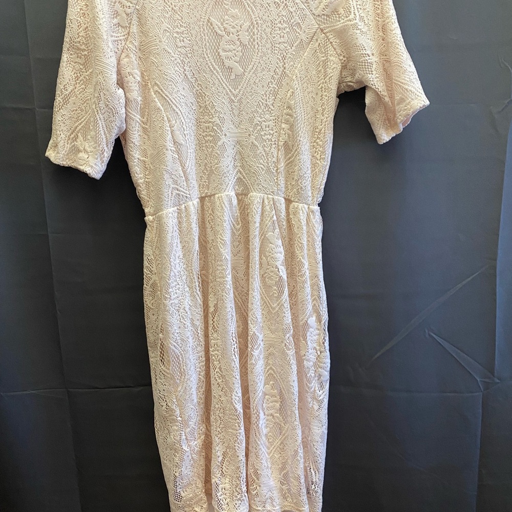 Elegant Cream Lace Dress size medium formal dress